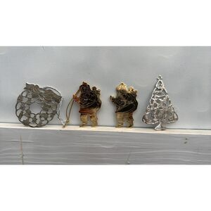 Hallmark Keepsake Ornament Clue Silver Wreath Tree Collectors Santa